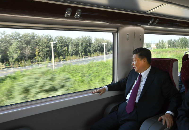 2019年9月25日，習(xí)近平總書記乘坐軌道列車前往北京大興國(guó)際機(jī)場(chǎng)。