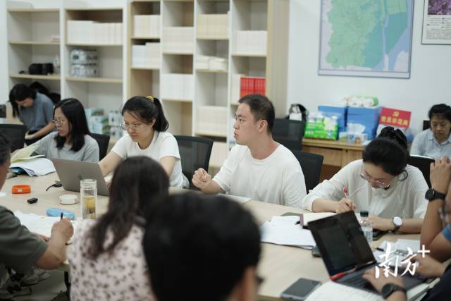 “夜總會”現(xiàn)場。