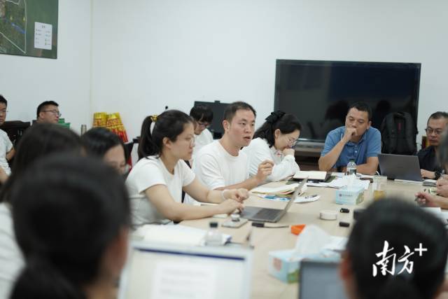 “夜總會”現(xiàn)場。