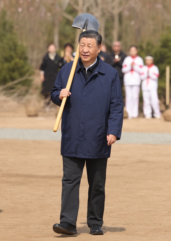 2024年4月3日，習(xí)近平總書記來到北京市通州區(qū)潞城鎮(zhèn)參加首都義務(wù)植樹活動。