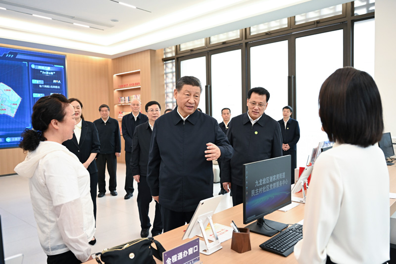 2024年4月22日下午，習近平總書記在重慶市九龍坡區(qū)謝家灣街道民主村社區(qū)考察。