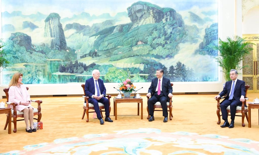 2024年4月8日，國家主席習(xí)近平在北京人民大會(huì)堂會(huì)見法國梅里?；饡?huì)主席梅里埃夫婦。新華社記者 黃敬文 攝