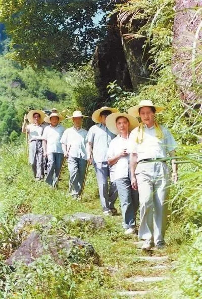 1989年7月，習(xí)近平在壽寧縣山村。