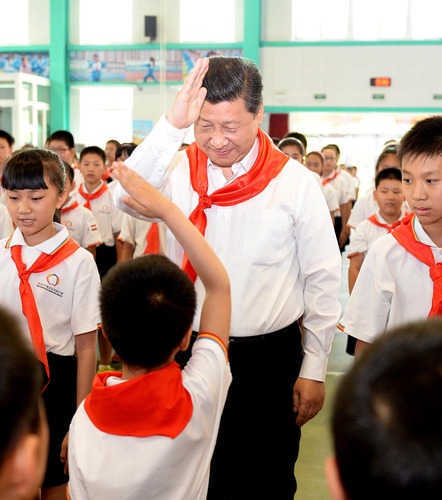2014年5月30日，習(xí)近平總書記來(lái)到北京市海淀區(qū)民族小學(xué)，參加慶?！傲弧眹?guó)際兒童節(jié)活動(dòng)。