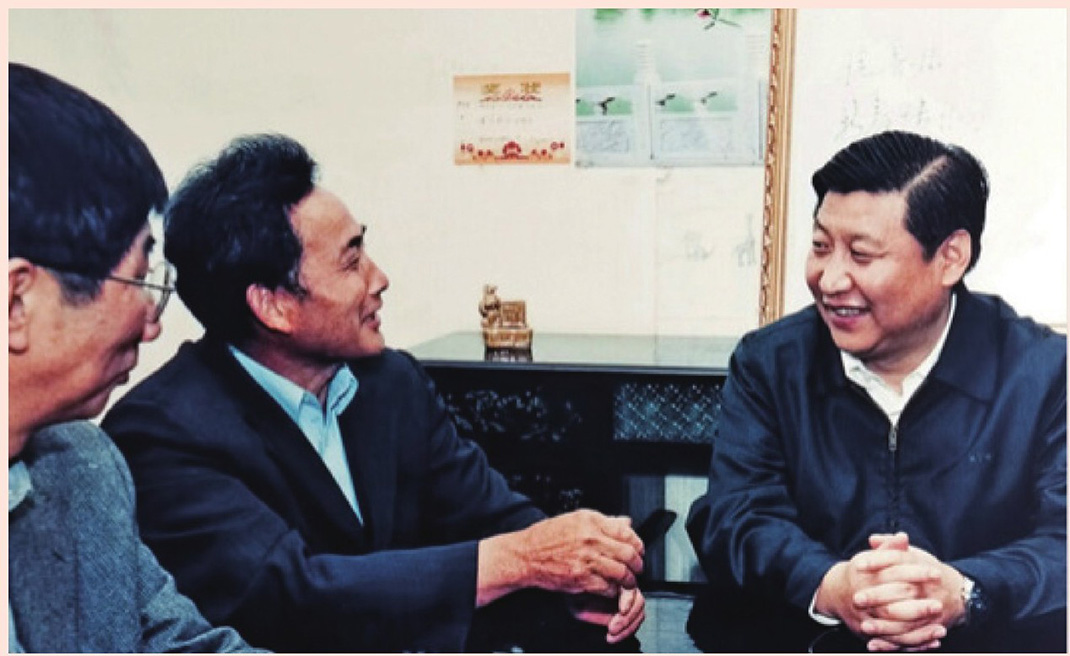 2003年4月24日，時(shí)任浙江省委書記習(xí)近平在浙江下姜村調(diào)研。