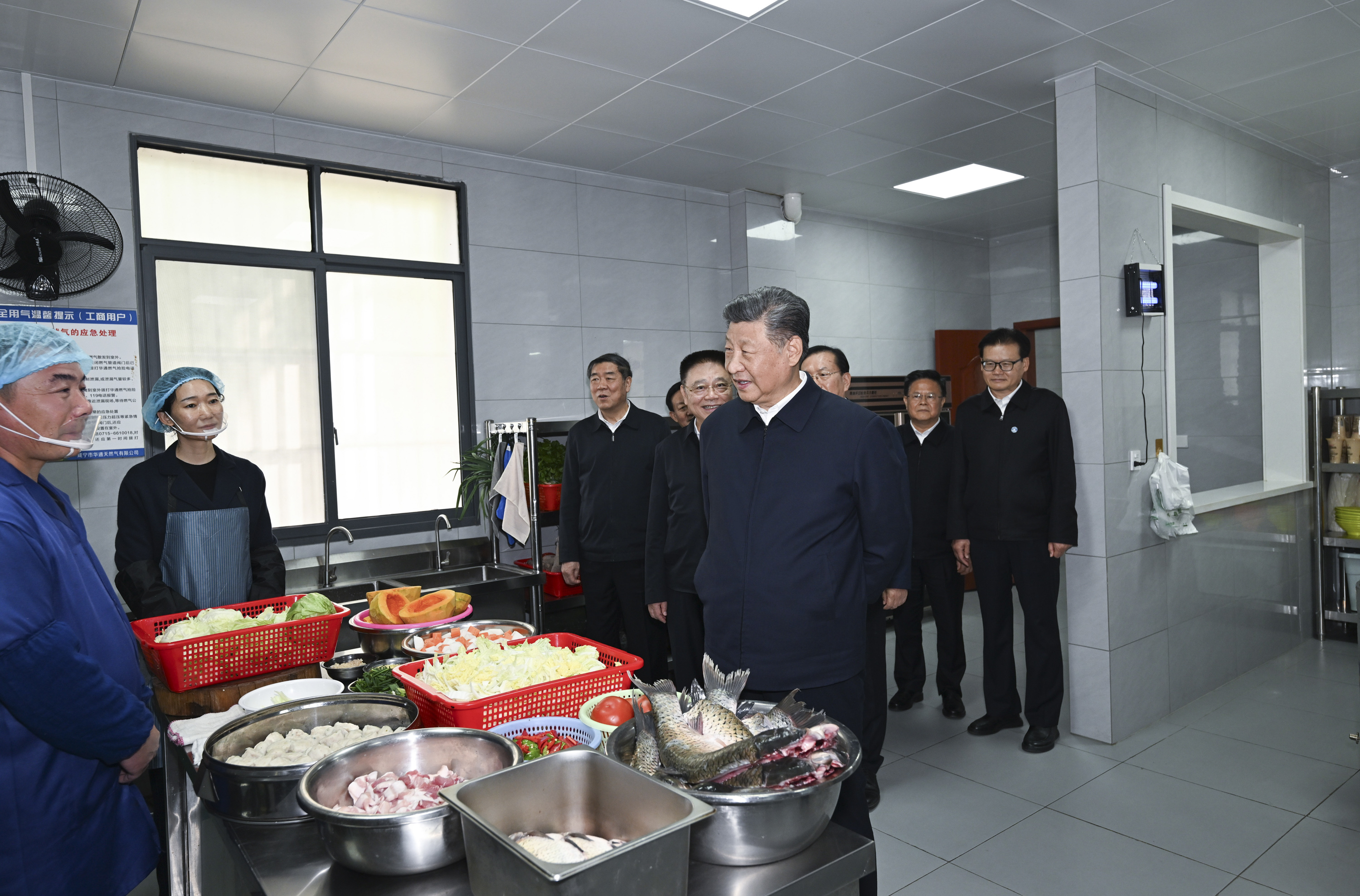 2024年11月5日，習近平總書記在湖北省咸寧市嘉魚縣潘家灣鎮(zhèn)四邑村考察。
