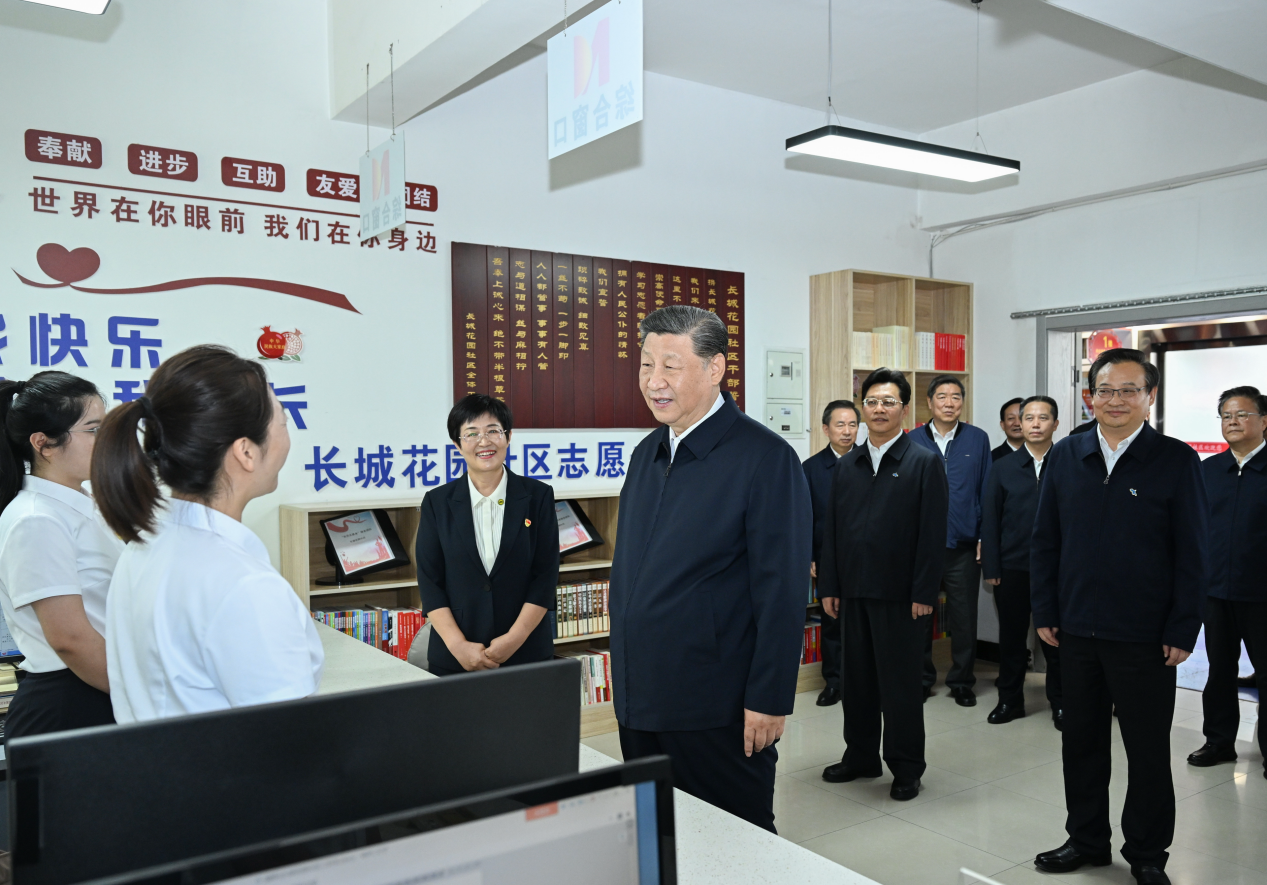 2024年6月19日，習(xí)近平總書(shū)記來(lái)到寧夏銀川市金鳳區(qū)長(zhǎng)城花園社區(qū)考察。