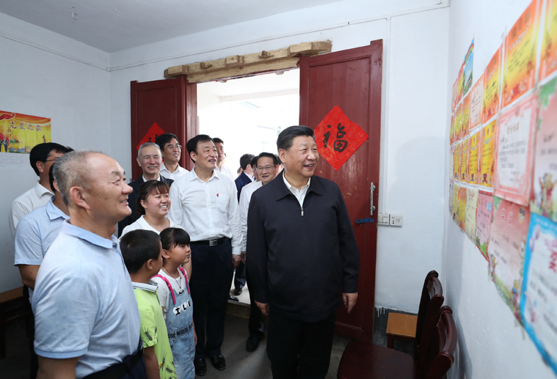 2019年5月20日，習(xí)近平總書記在江西省贛州市于都縣梓山鎮(zhèn)潭頭村看望村民孫觀發(fā)一家人。