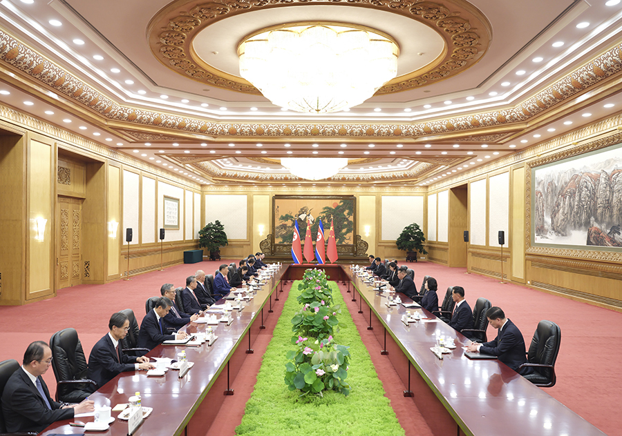 9月4日晚，中共中央總書記、國家主席習(xí)近平在北京人民大會堂同來華出席紀(jì)念中國人民抗日戰(zhàn)爭暨世界反法西斯戰(zhàn)爭勝利80周年活動的朝鮮勞動黨總書記、國務(wù)委員長金正恩舉行會談。