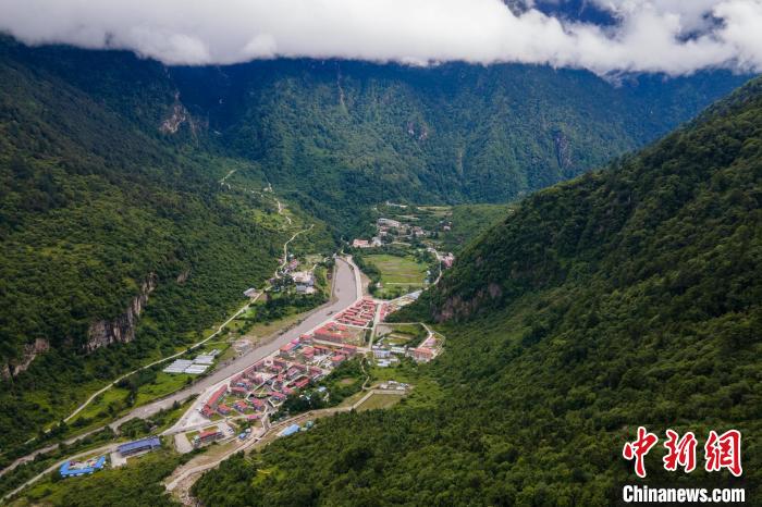 西藏山南勒布溝風(fēng)光?！〗w波 攝