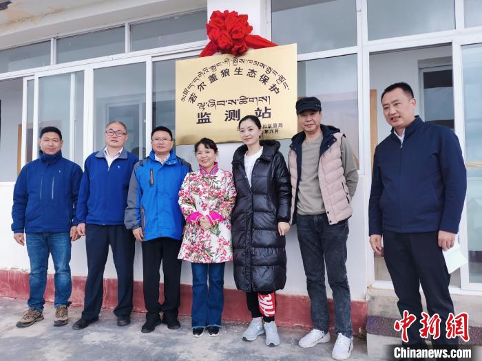 揭牌儀式現(xiàn)場(chǎng)?！垪?攝