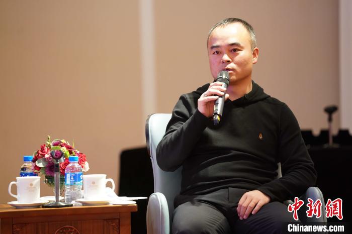 圖為<a target='_blank' >中新社</a>青海分社社長胡鐘藝就加強瀾湄流域新聞報道發(fā)表觀點?！√K丹 攝