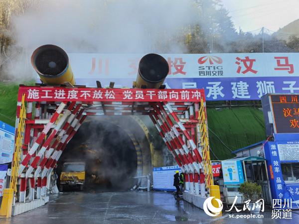 獅子坪隧道口。郭瑩 攝