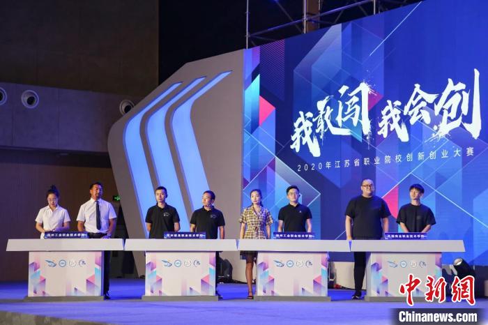 圖為拉東參加“建行杯”第六屆中國國際“互聯(lián)網(wǎng)+”大學生創(chuàng)新創(chuàng)業(yè)大賽省賽?！∈茉L者供圖 攝