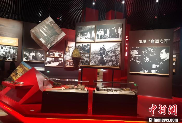 圖為紀(jì)念館內(nèi)部一角?！《∮衩?攝