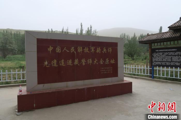 圖為進(jìn)藏先遣英雄連誓師地原址?！畛坛?攝