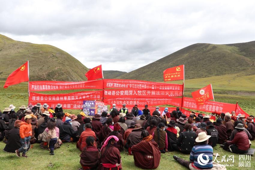 草地上宣講。巴登攝