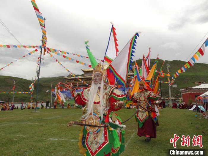 圖為演員進(jìn)行表演?！“喱斂h文體旅游廣電局 供圖