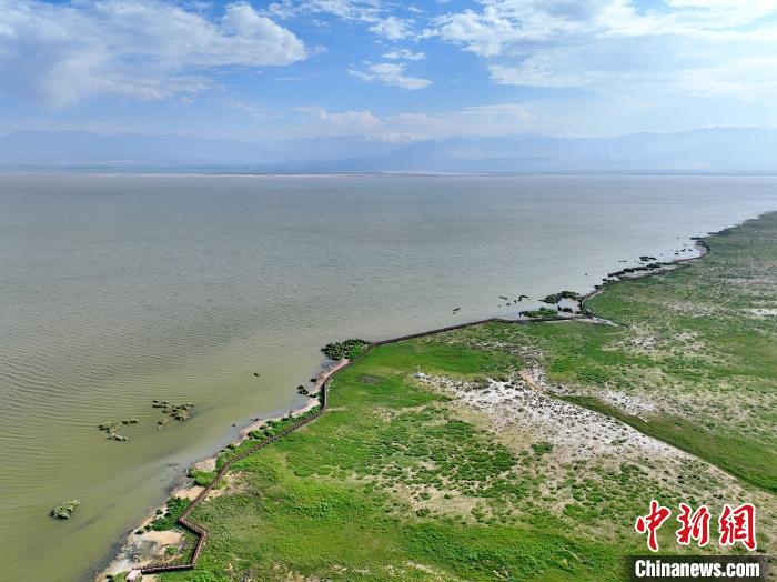 圖為航拍都蘭湖國家濕地公園。　祁增蓓 攝