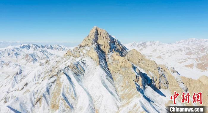圖為山川被白雪覆蓋?！《继m縣融媒體中心供圖