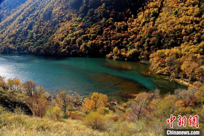 松坪溝風(fēng)光?！『吻搴?攝