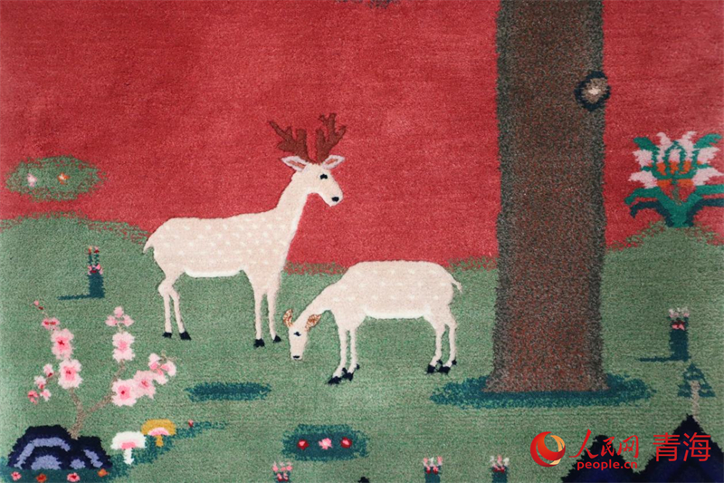    精美的藏毯。人民網(wǎng) 況玉攝