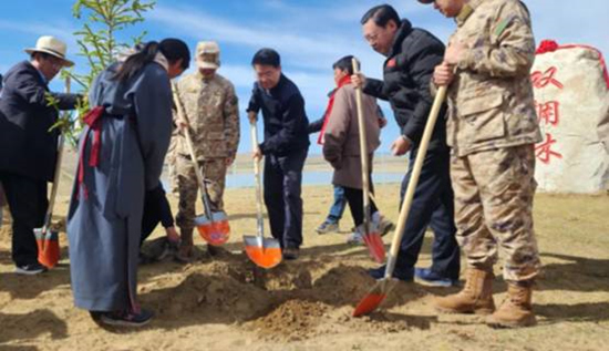 保護(hù)黃河干支流域生態(tài)，軍地共建“雙擁林”防護(hù)帶。四川省退役軍人事務(wù)廳供圖