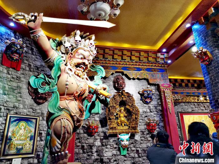 青海“金色谷地”熱貢：唐卡、泥塑璀璨奪目