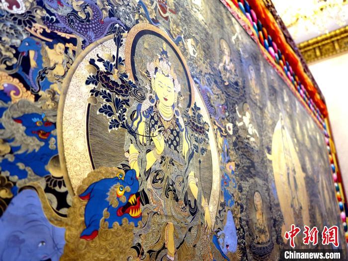 圖為熱貢龍樹畫苑內的唐卡?！?zhí)砀?攝