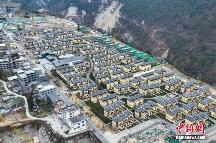 圖為2月1日，瀘定磨西鎮(zhèn)震后重建的安置小區(qū)。(無人機(jī)照片)<a target='_blank' href='/'><p  align=