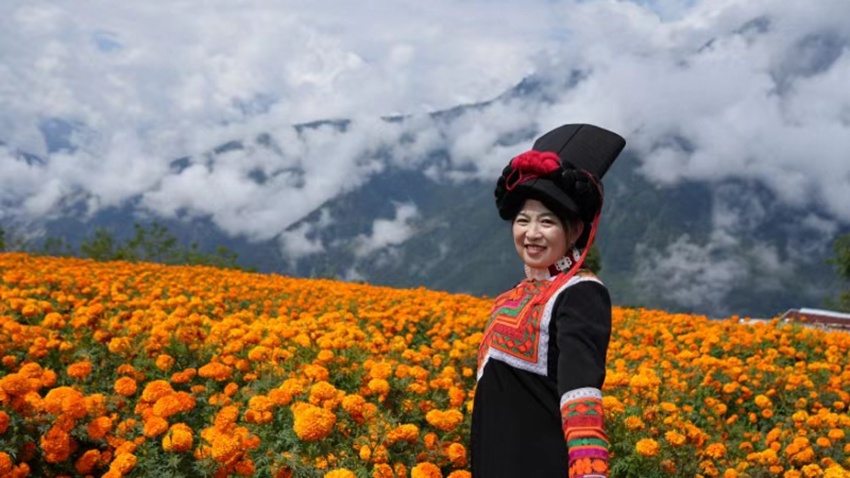 瀘定正以其獨(dú)特的魅力，吸引著各地游客。瀘定縣委宣傳部供圖