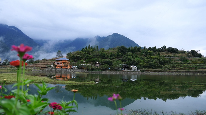 在瀘定感受自然的魅力，體驗(yàn)文化的交融。瀘定縣委宣傳部供圖