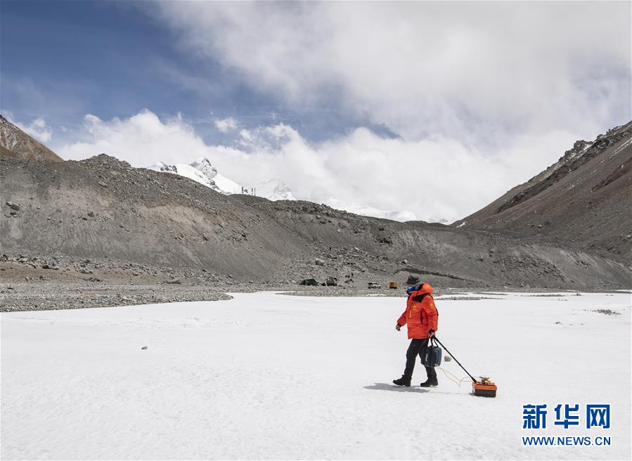 （新華全媒頭條·圖文互動）（8）往更高處長、往長春北京方向移動——來自海拔8848.86米的報告