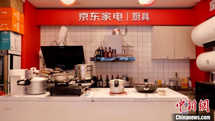 圖為店內(nèi)部分商品展示。　謝牧 攝