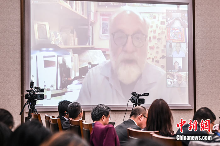 5月16日，由中國社會科學(xué)院西藏智庫、中國社會科學(xué)院民族學(xué)與人類學(xué)研究所主辦的第五屆西藏智庫國際論壇在北京舉行。美國紐約州立大學(xué)教授譚·戈倫夫在主旨演講中表示，自20世紀(jì)80年代以來，西方學(xué)者對西藏研究的范圍逐漸擴(kuò)大，但西藏的語言和宗教仍然是最吸引西方學(xué)者的研究領(lǐng)域。 <a target='_blank' ><p  align=
