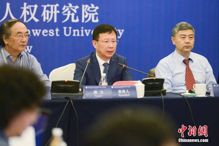 圖為西南政法大學(xué)副校長(zhǎng)、教授唐力(右二)發(fā)言。 <a target='_blank' ></p><p  align=