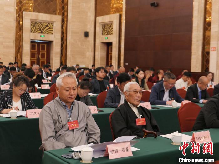 圖為西藏自治區(qū)各族各界慶祝中國共產(chǎn)黨成立100周年座談會現(xiàn)場?！≈x牧 攝