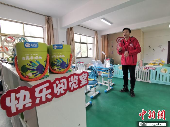 拉薩市堆龍德慶區(qū)幫普村的“心路文化空間”設有舒適的閱覽室?！≮w延 攝