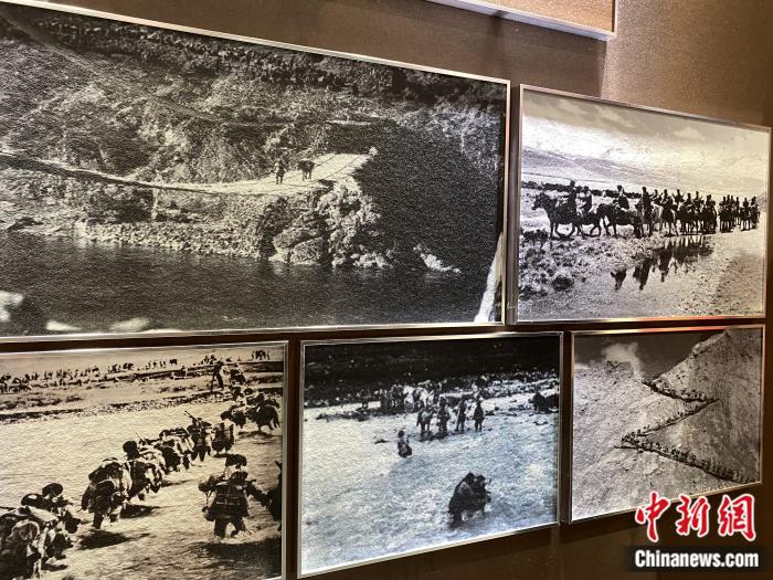 紅樓內(nèi)展廳，圖為昌都戰(zhàn)役中的人民解放軍。彭寧鈴 攝