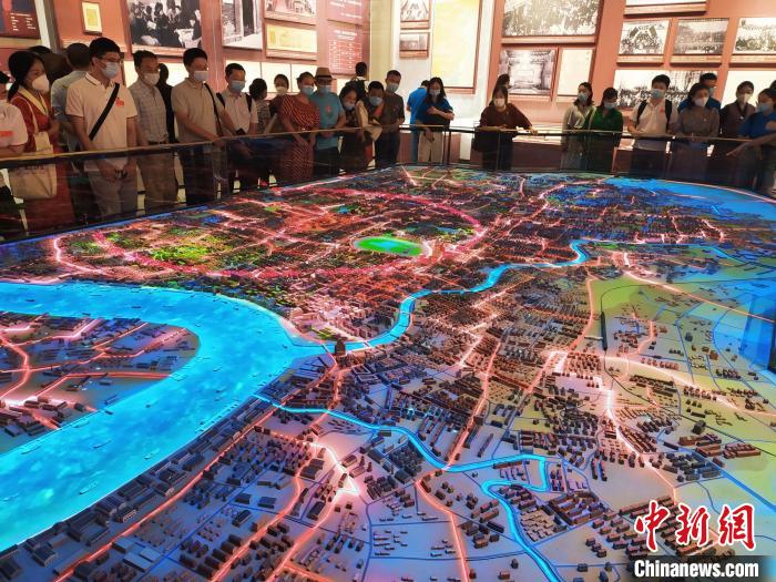 日喀則文化與旅游管理工作者上?！叭〗?jīng)”領(lǐng)悟生態(tài)旅游內(nèi)涵