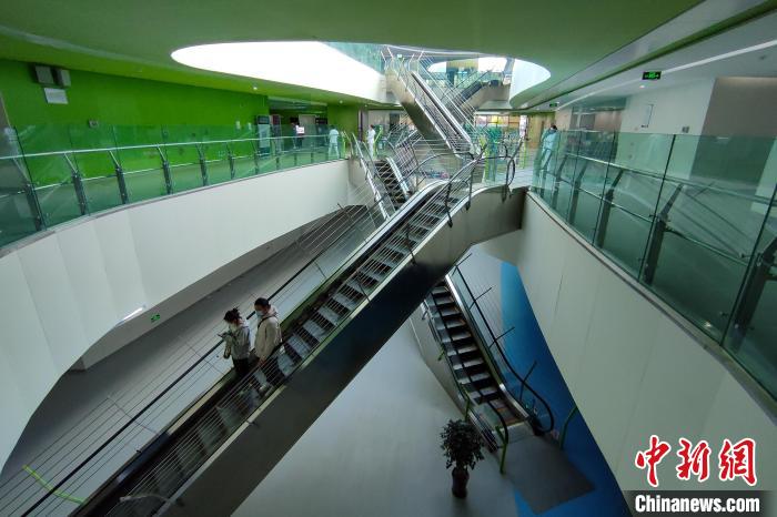 圖為西藏自治區(qū)婦產(chǎn)兒童醫(yī)院內(nèi)景。　江飛波 攝