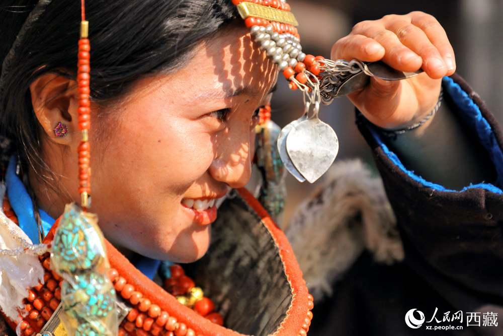 撩起“神秘面紗”。人民網(wǎng) 李海霞