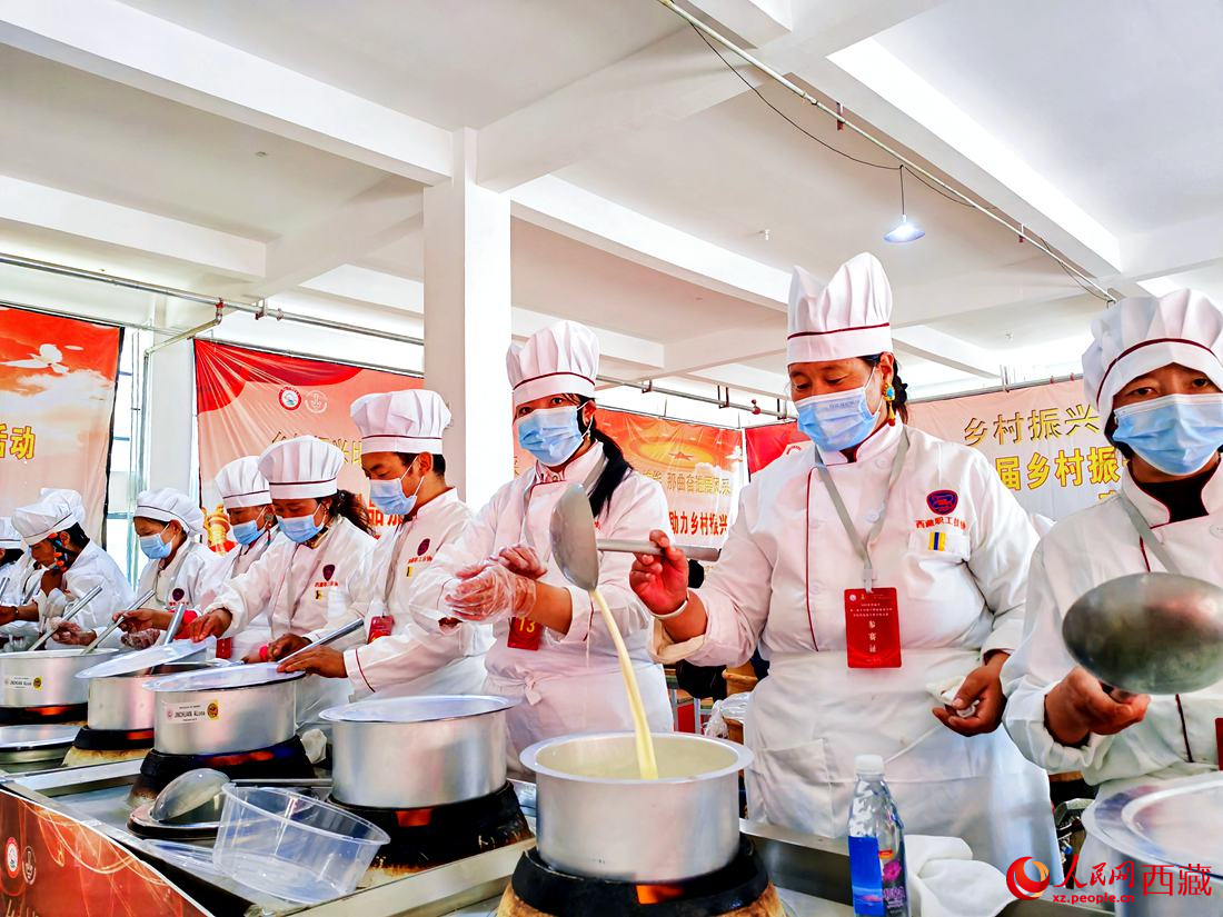 廚藝比拼。人民網(wǎng) 李海霞攝