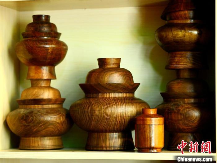 圖為各種木碗成品。　 鄧巴 　攝