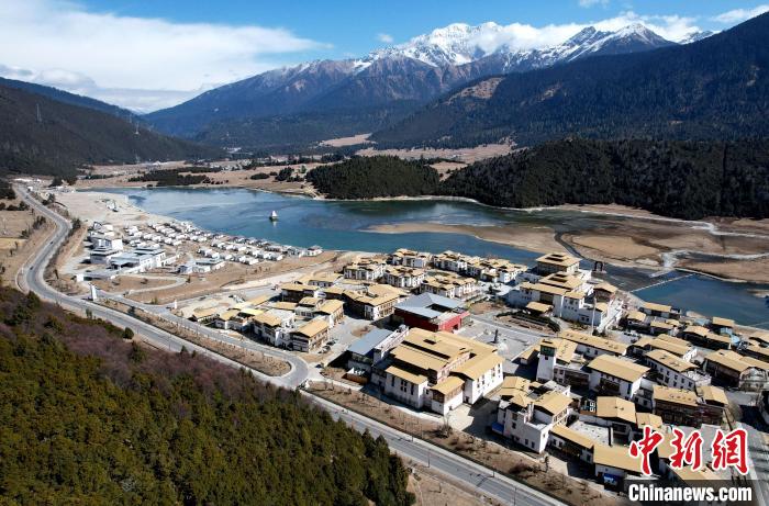 2月17日，西藏林芝魯朗小鎮(zhèn)。(無(wú)人機(jī)照片) 李林 攝