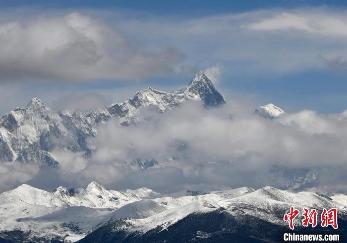 2月17日，西藏林芝色季拉山觀景臺(tái)拍到的南迦巴瓦峰。　李林 攝