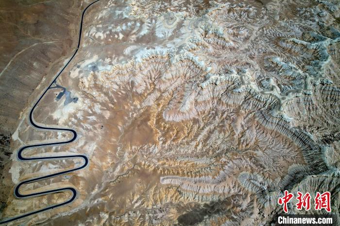 4月5日，西藏阿里札達(dá)土林。(無人機(jī)照片) 李林 攝