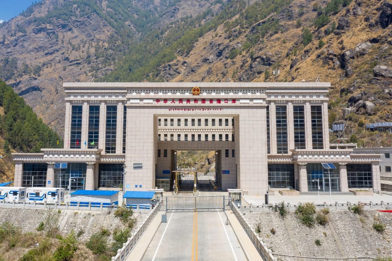 吉隆口岸航拍畫(huà)面。人民網(wǎng)記者 唐宋攝