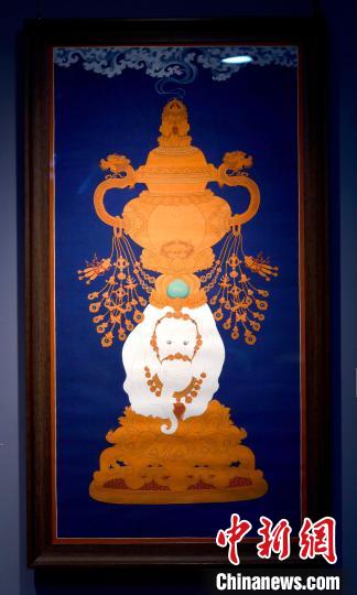圖為5月16日，展覽中的新創(chuàng)唐卡作品《瑞象承香》。　李林 攝