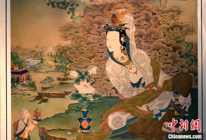 圖為5月16日，展覽中新創(chuàng)唐卡作品《靜息觀音》(局部)?！±盍?攝